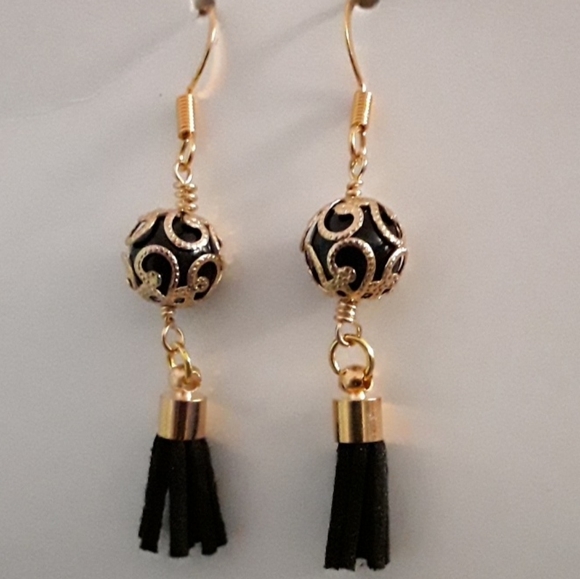 Annabelle Earrings - Picture 2 of 3